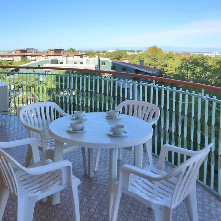 Apartments In Lignano Sabbiadoro 42763 アパート *