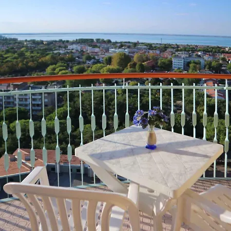 Apartments In Lignano Sabbiadoro 42763 Apartamento