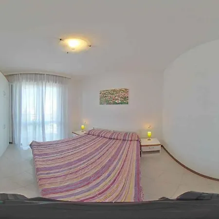 Apartments In Lignano Sabbiadoro 42763 Apartamento *
